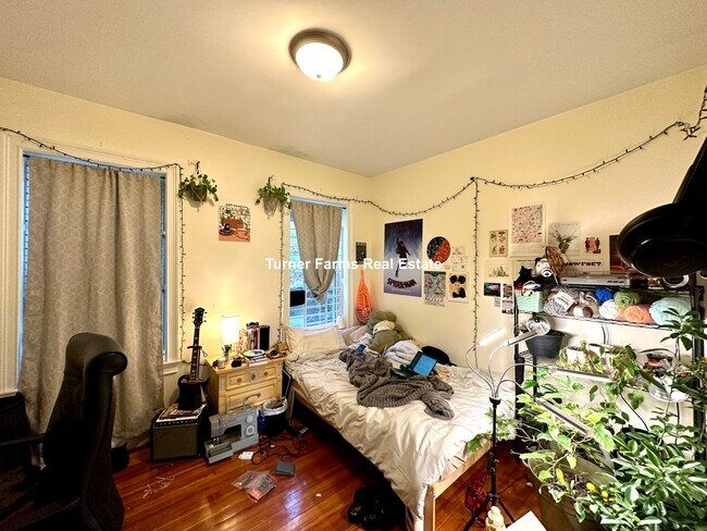 Foto del edificio - 107 Fisher Ave