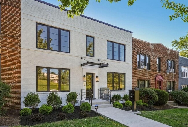 Building Photo - 1635 Holbrook St NE