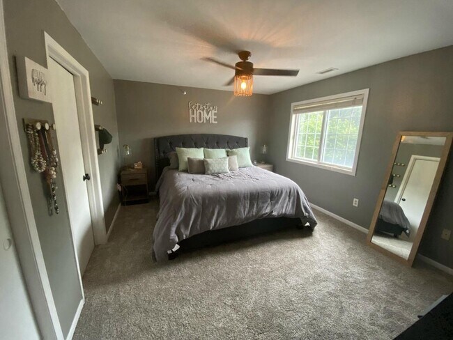 Foto del edificio - 8055 Lexington Pl