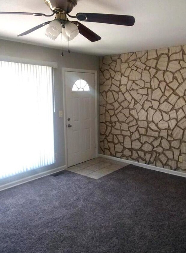 Primary Photo - Darling 3 Bedroom in Nice Quiet Area