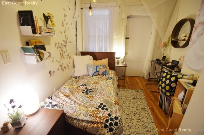 Foto del edificio - 32 Edgerly Rd