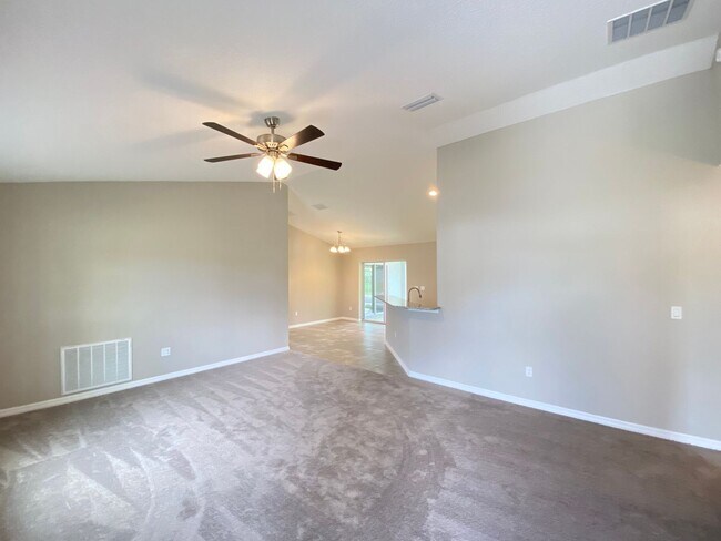 Foto del edificio - Desirable SE Ocala neighborhood 3/2/2 ** Wont Last**