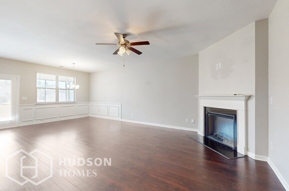 Building Photo - SELF TOUR NOW! - 562 Carleton Pl, Locust G...