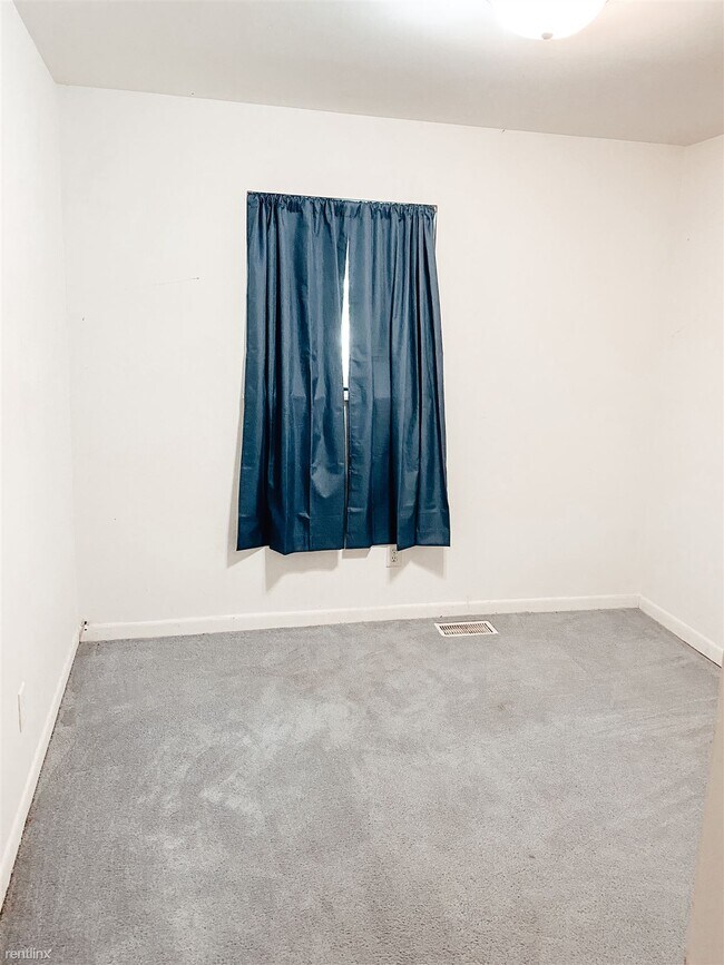 Foto del edificio - 2 br, 1 bath 4plex - 421 Pine St Unit A