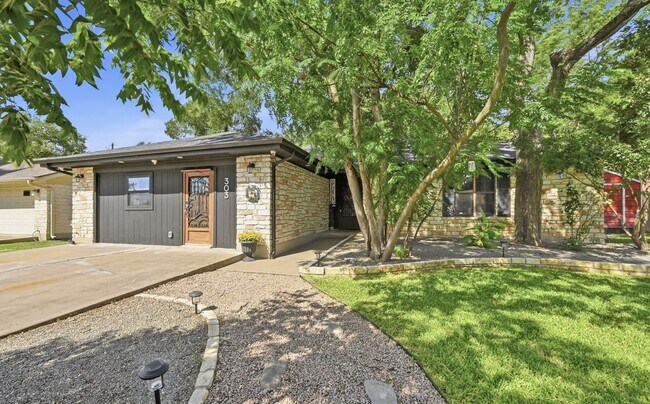 Building Photo - 303 Pin Oak Dr