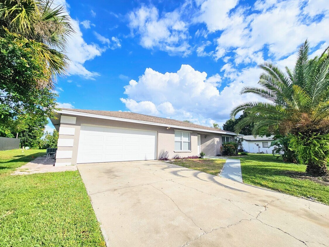 Foto principal - Beautifully Maintained 3-Bedroom Home with...