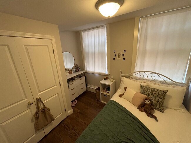 Foto del edificio - 1702 Beacon St