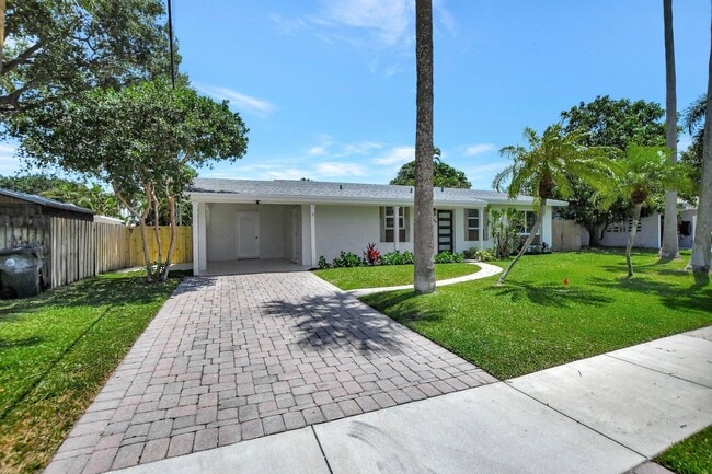 Building Photo - 832 SW 10th Ave