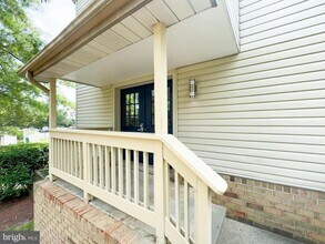Building Photo - 7802 Spinnaker Rd