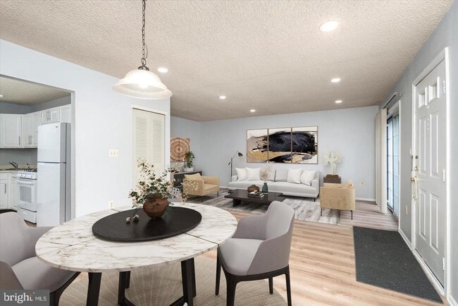 Building Photo - 110 Versailles Ct