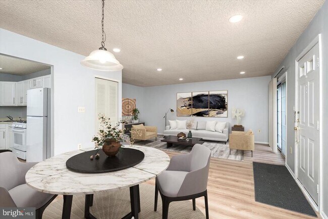 Foto del edificio - 110 Versailles Ct