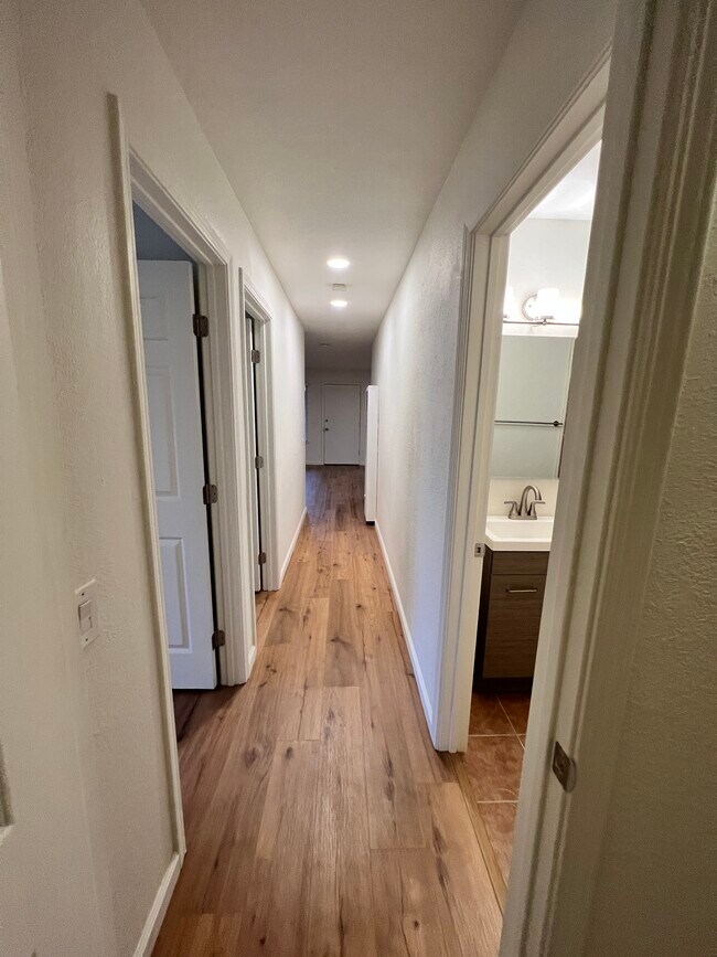 Foto del edificio - 820 Casanova Ave