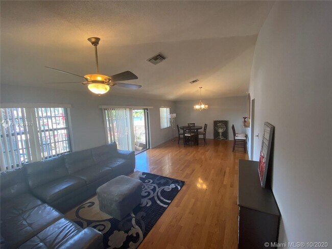 Building Photo - 133 Hendricks Isle