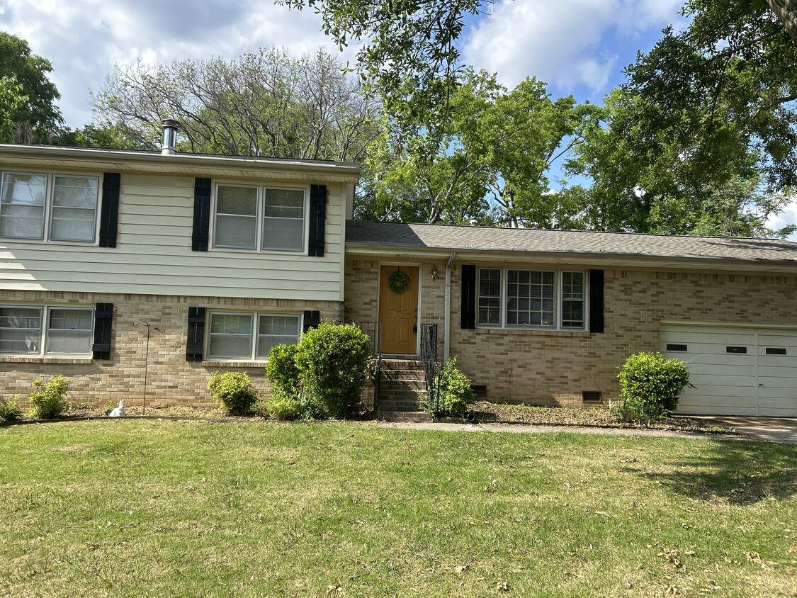 Primary Photo - 302 Rosemont Rd SE
