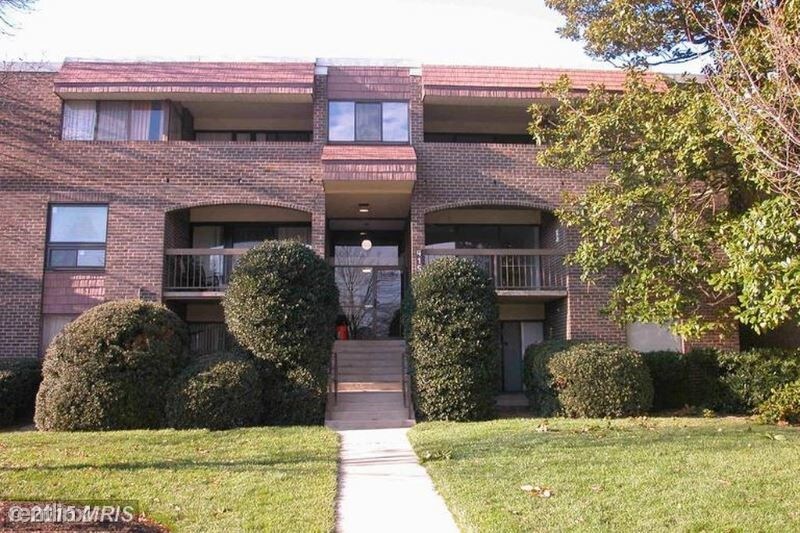 Primary Photo - 2 br, 1 bath Condo - 415 Christopher Ave
