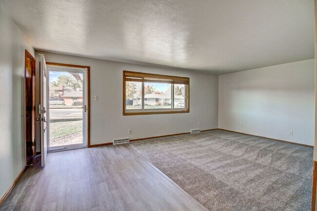 Living Room - 1962 S Estes St