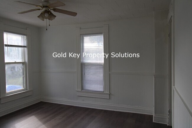 Building Photo - 1719 S Elm St