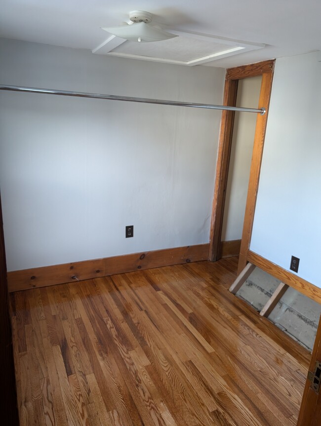 69 D - Large walk in closet - Walnut Street