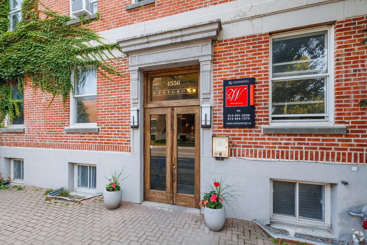 Photo du bâtiment - 4556 Rue Sainte-Catherine O