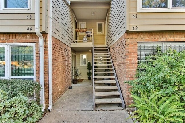 Building Photo - 5005 Georgi Ln