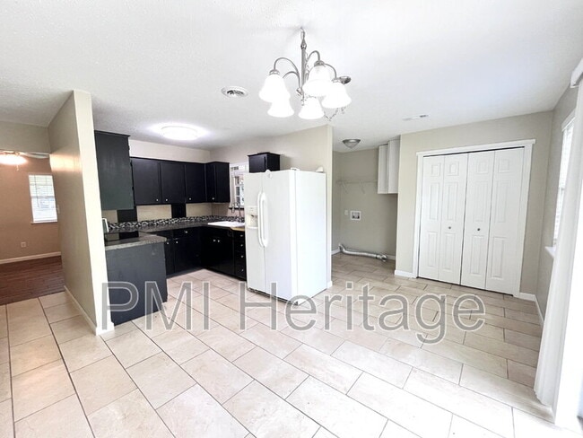 Building Photo - 2100 Cottonwood Pl