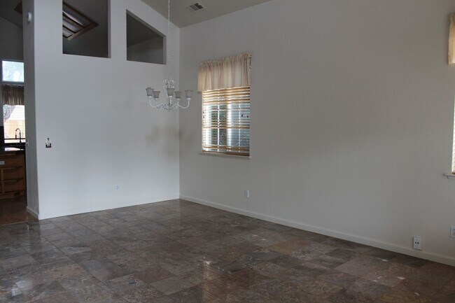 Foto del edificio - New To The Rental Market Very Nice 3 bedro...