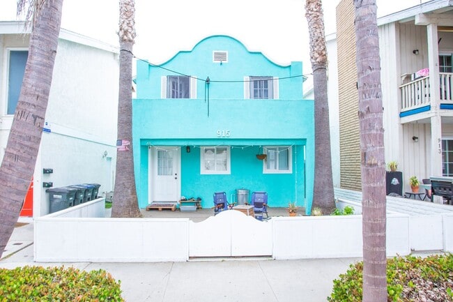 Building Photo - 915 E Balboa Blvd