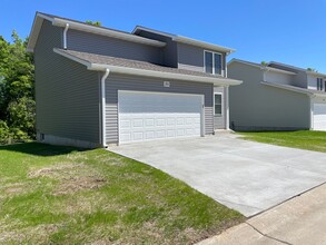 Building Photo - 201 Equestrian Dr