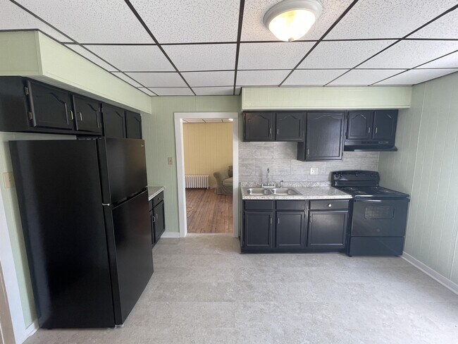 Building Photo - 906 Gompers Ave