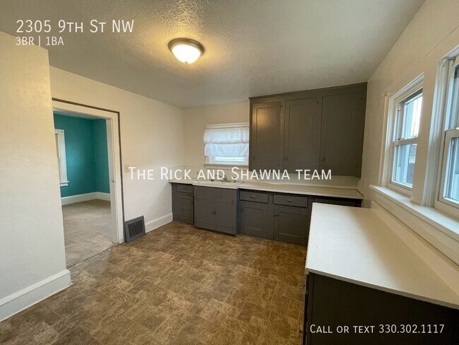 Building Photo - Three bedroom one bathroom home for rent