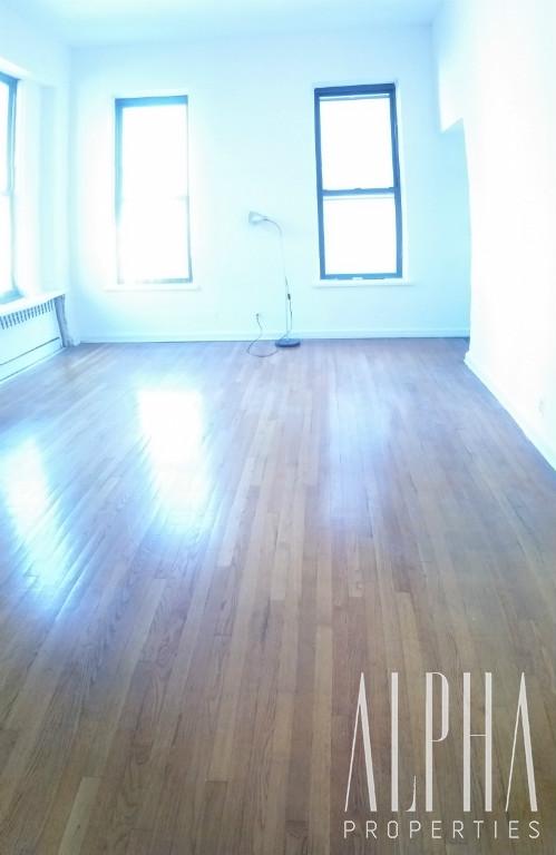 Primary Photo - 961 Lexington Ave