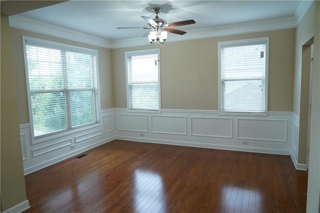 Building Photo - 4570 Wollaston Rd