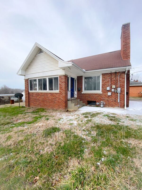 4004 Upper Mt Vernon Rd, Evansville, IN 47712 House Rental in