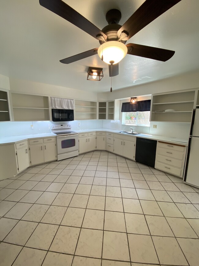 Kitchen/Dining - 303 S Mill