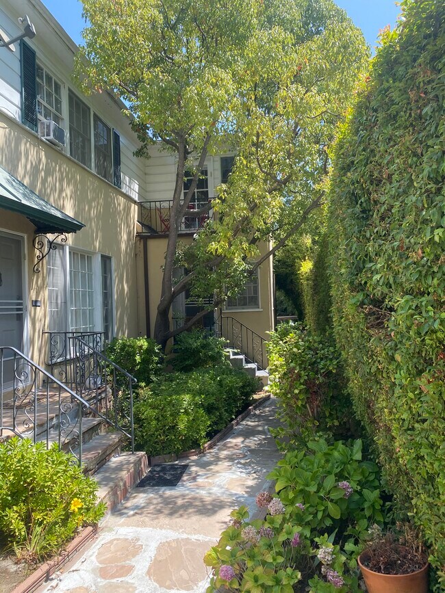 Foto del edificio - 1532 S Beverly Dr