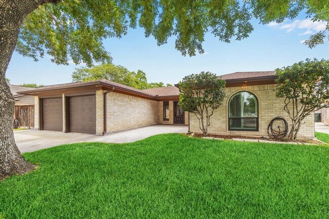 Building Photo - 1818 Arcadia Dr