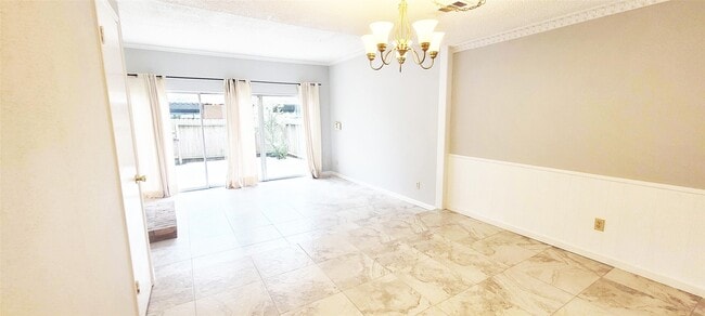 Foto del edificio - 7700 Creekbend Dr