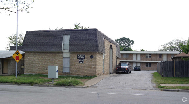 Building Photo - 109 Maple St