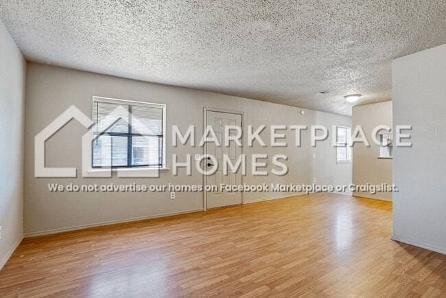 Building Photo - 404 E Texas Dr