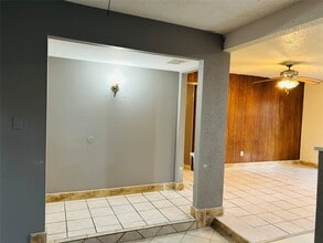 Building Photo - 7619 Vernwood St