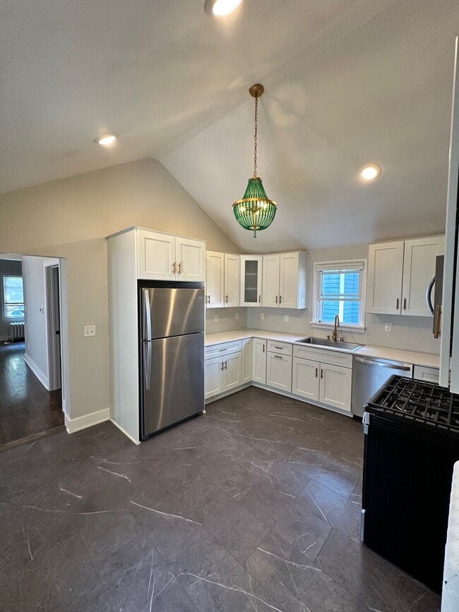 Kitchen - 401 Sherburne Ave