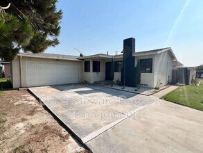 Building Photo - 848 S Velare St