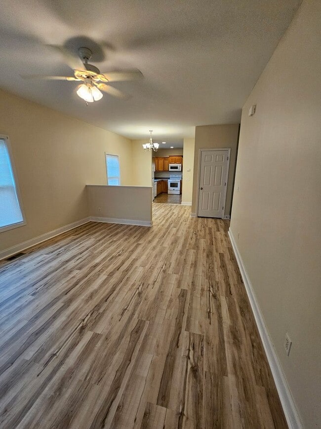 Building Photo - 3050 Pauline Ln