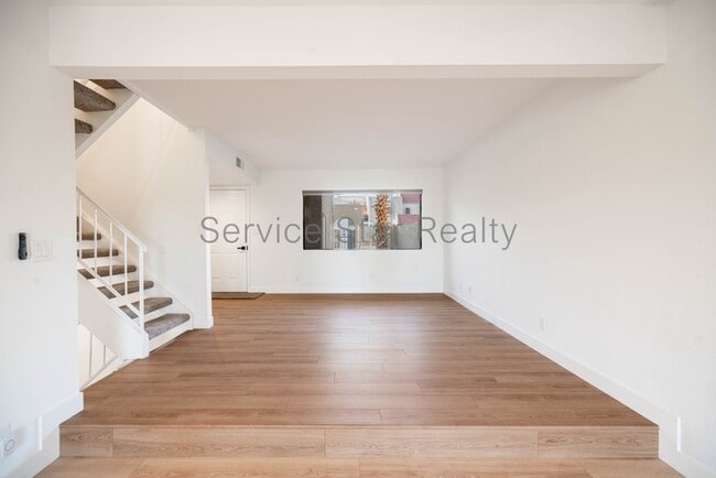Building Photo - 2524 S El Paradiso