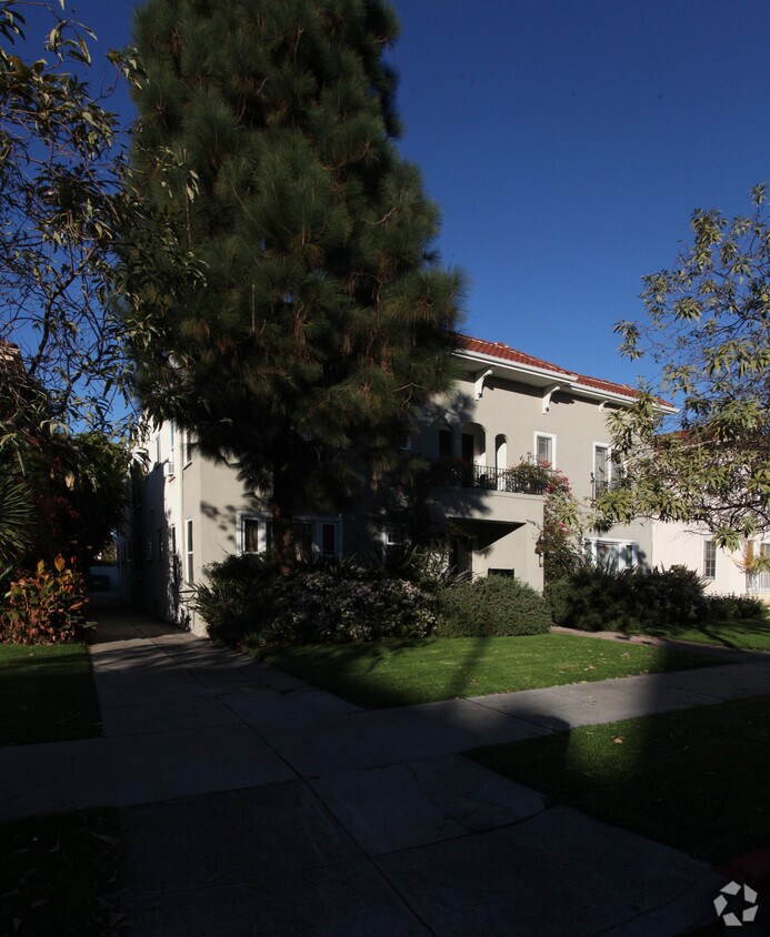 Foto del edificio - 1949 N Vermont Ave