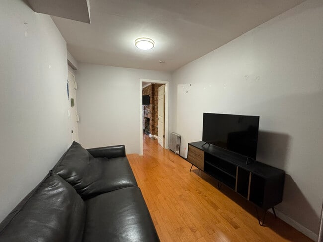Building Photo - 72 Somers St