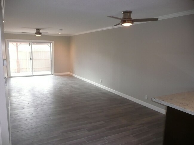 Foto del edificio - Great 2 bed/2bath in Tustin Villas