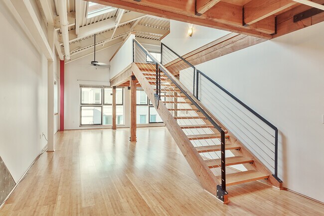 Building Photo - 650 Delancey St