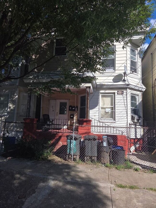 Photo - 239 N 5th St House