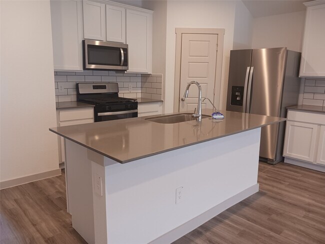 Building Photo - 7826 Sleek Flock Ln